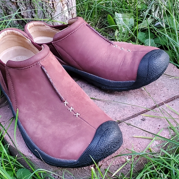 Keen Shoes - Keen Brown and Black Mules with Protective Toe Cap